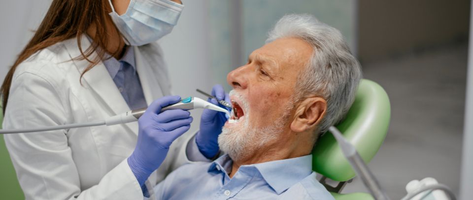 Cuidado dental para personas mayores